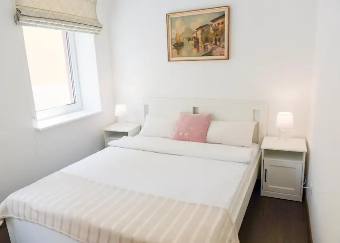 Romantic New 1 Bedroom Location